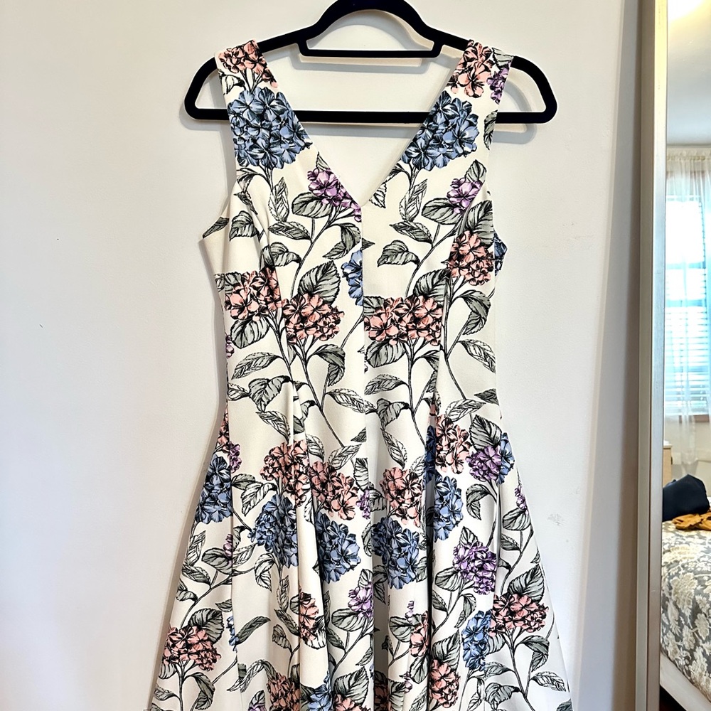 Kensie White and Blue Pleated Midi Dress V-Neck Sleeveless